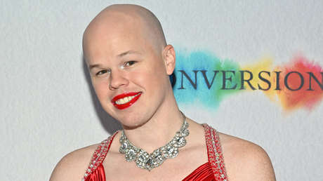 Arrestan nuevamente a un exfuncionario estadounidense de género no binario por robar equipaje