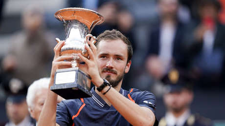 Medvédev gana su primer torneo en tierra batida en el Masters de Roma