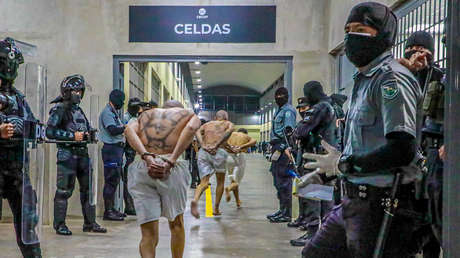 Políticos peruanos viajan a El Salvador para conocer medidas de Bukele contra la inseguridad