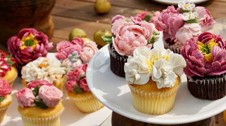 Un oso se da un festín al robar 60 'cupcakes' de una panadería en EE.UU. (VIDEO)