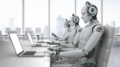 Director de IBM asegura que con la IA habrá "creación neta de empleo" tras anunciar recortes laborales