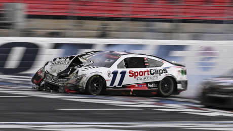 VIDEO: Piloto de NASCAR choca contra otro competidor y provoca un aparatoso accidente