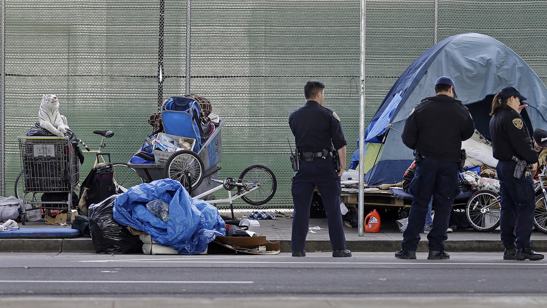 Joven estadounidense busca recaudar dinero para mudarse de barrio debido a la crisis del fentanilo
