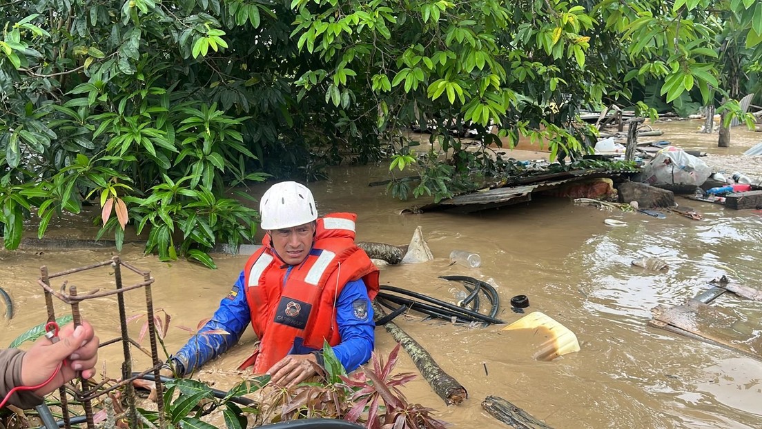 Más de 11.000 personas afectadas por inundaciones en el noroeste de Ecuador
