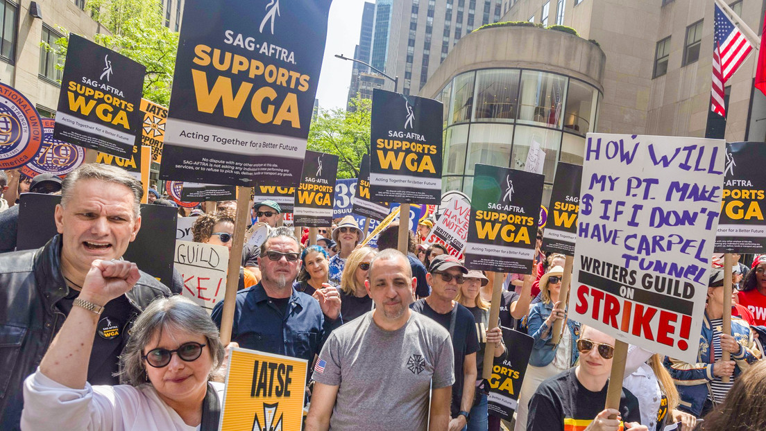 Actores de Hollywood autorizan iniciar una huelga por mejoras laborales