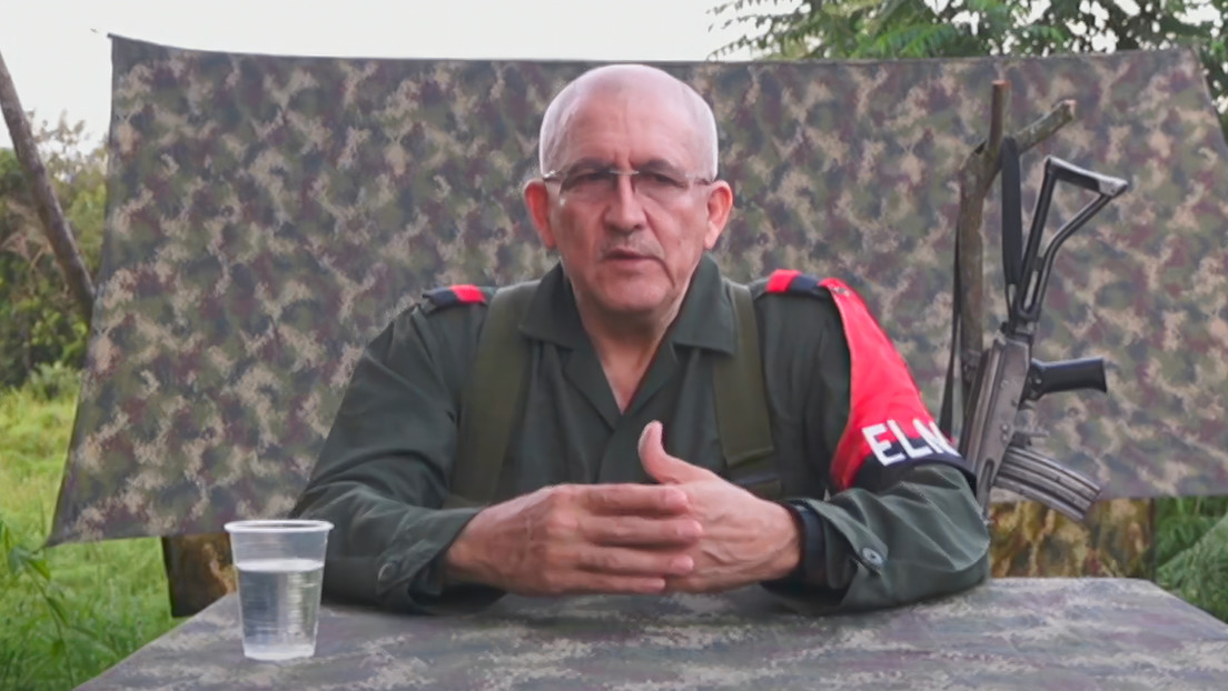 La Fiscalía de Colombia suspende las órdenes de captura contra el máximo comandante del ELN