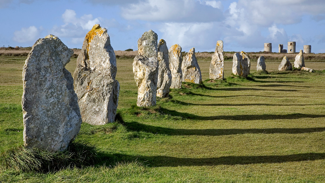 Demuelen un grupo de megalitos en Francia para construir un almacén