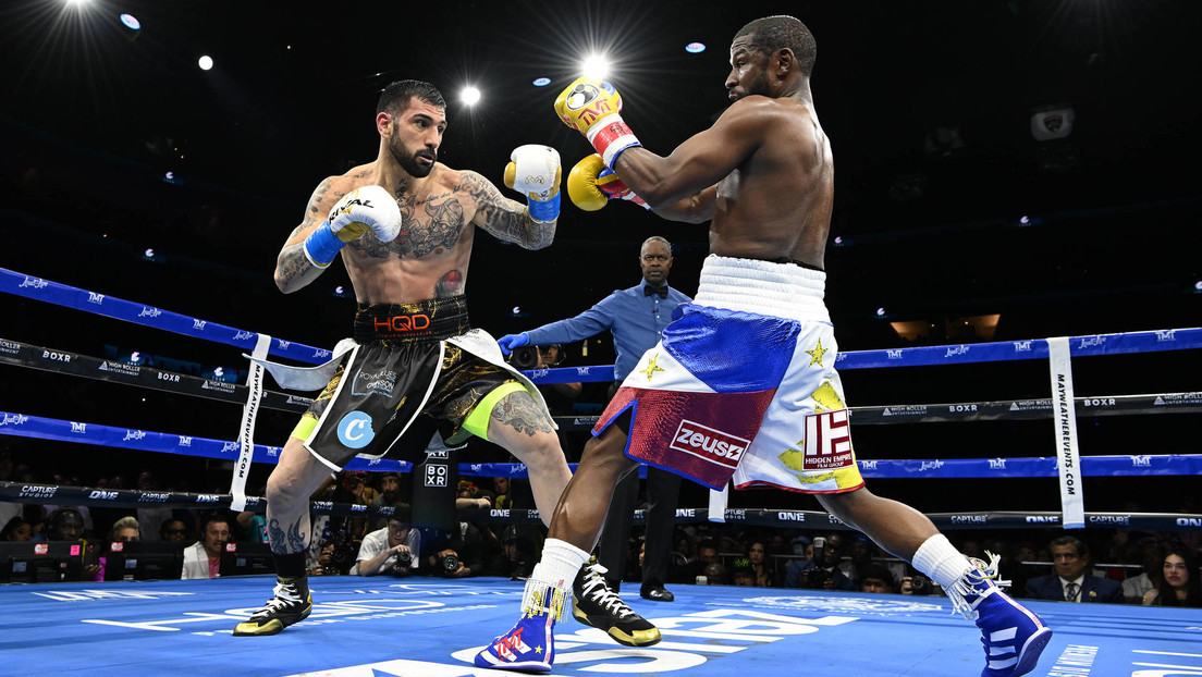 Pelea de exhibición de Floyd Mayweather termina en trifulca en el 'ring' y en las gradas (VIDEOS)