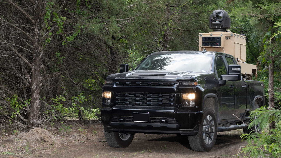 El Pentágono recibe un nuevo láser para derribar drones que cabe en un auto