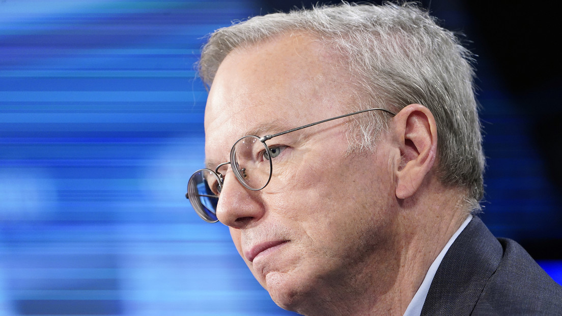 Exjefe de Google construyó un "imperio al estilo oligarca" para influir en la IA y la política pública de EE.UU., según un informe