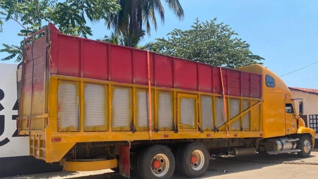 Rescatan a 129 migrantes hacinados en un camión en México