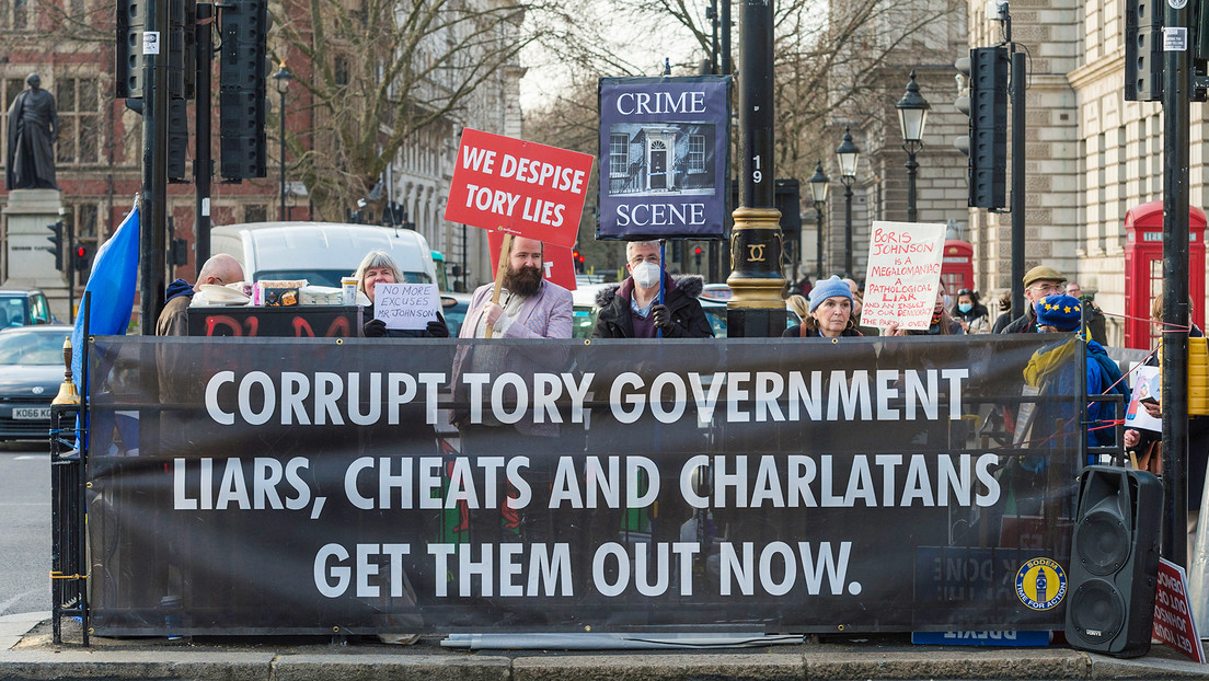 Revelan un video de políticos británicos bailando y bebiendo durante el confinamiento anticovid