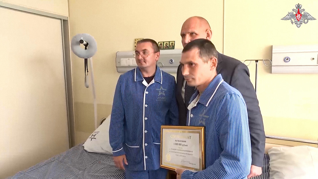 Militar ruso que destruyó un tanque Leopard de Ucrania recibe un premio de más de 11.000 dólares