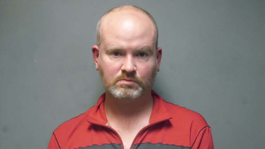 Condenan a 19 años a un exproductor de CNN por inducir a una menor de edad a prácticas sexuales