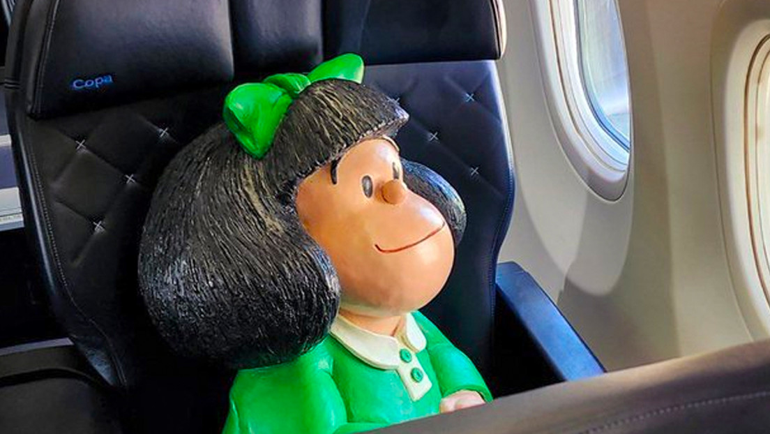 Escultura de Mafalda se pasea por Venezuela y hasta se 'come' una arepa antes de su inauguración