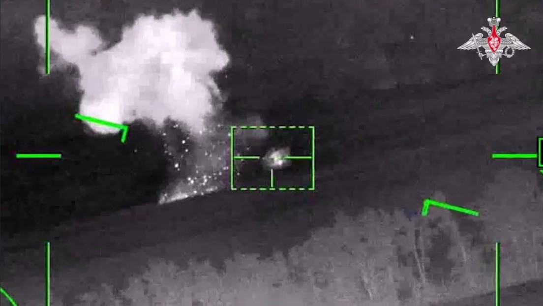 VIDEO: Helicóptero ruso Ka-52 elimina dos vehículos blindados de Ucrania a la vez