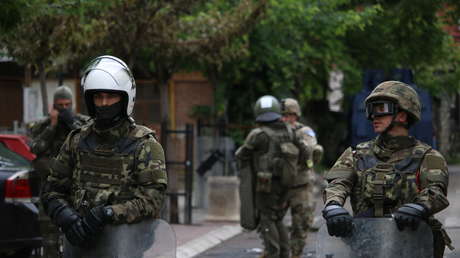 La OTAN envía 700 militares adicionales al norte de Kosovo y está lista para desplegar aún más tropas