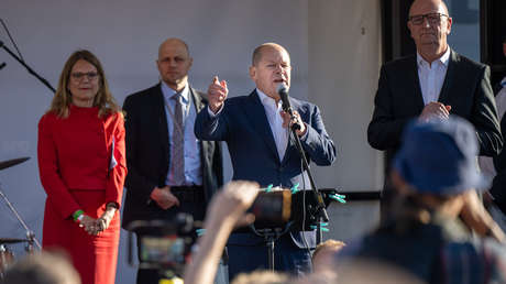 VIDEO: Multitud abuchea a Scholz y lo llama "mentiroso" e "instigador de la guerra"