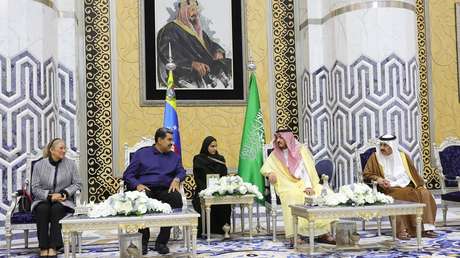 Maduro llega a Arabia Saudita para "reforzar alianzas políticas, diplomáticas y energéticas"