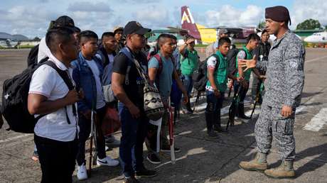 Generales que lideraron la búsqueda de los 4 niños en la selva colombiana apadrinarán a dos de ellos