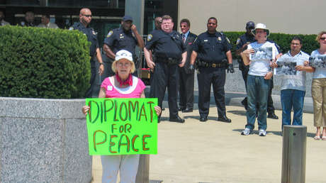 Coronel retirada y exdiplomática de EE.UU.: "La expansión de la OTAN solo la debilitará"