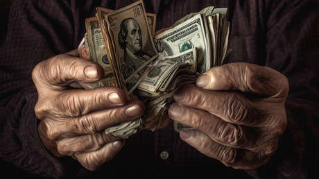 Millonario por un día: taxista encuentra más de 27 millones de dólares en su cuenta bancaria