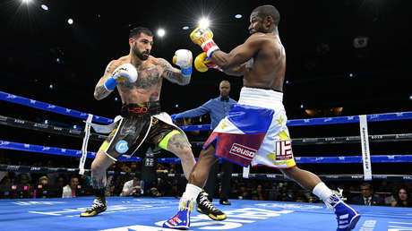 Pelea de exhibición de Floyd Mayweather termina en trifulca en el 'ring' y en las gradas (VIDEOS)