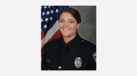 Una policía rescata a una mujer que pidió auxilio murmurando en un control de tráfico en EE.UU.