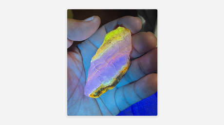 Descubren en Japón un mineral que emite luz brillante