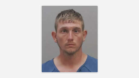 Un hombre alinea y ejecuta con un rifle a sus 3 hijos pequeños en EE.UU.