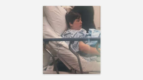 Una joven demanda a médicos por extirparle los senos cuando tenía 13 años bajo la "creencia errónea" de que era transgénero