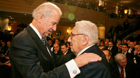 Biden dice que sus conocimientos de política exterior igualan incluso a los de Kissinger