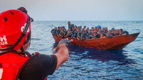 El buque español Aita Mari rescata a 172 migrantes en el Mediterráneo