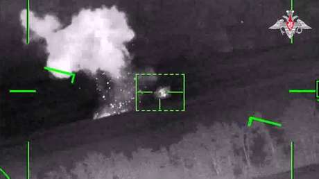 VIDEO: Helicóptero ruso Ka-52 elimina dos vehículos blindados de Ucrania a la vez