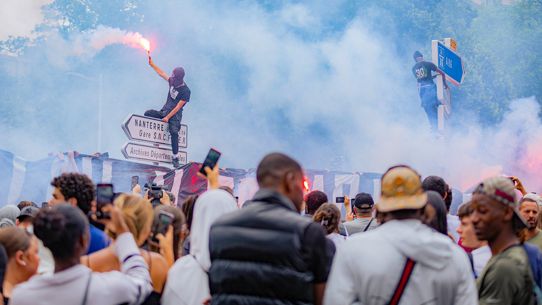 Macron no descarta "cortar" las redes sociales si las protestas en Francia "se desbordan"