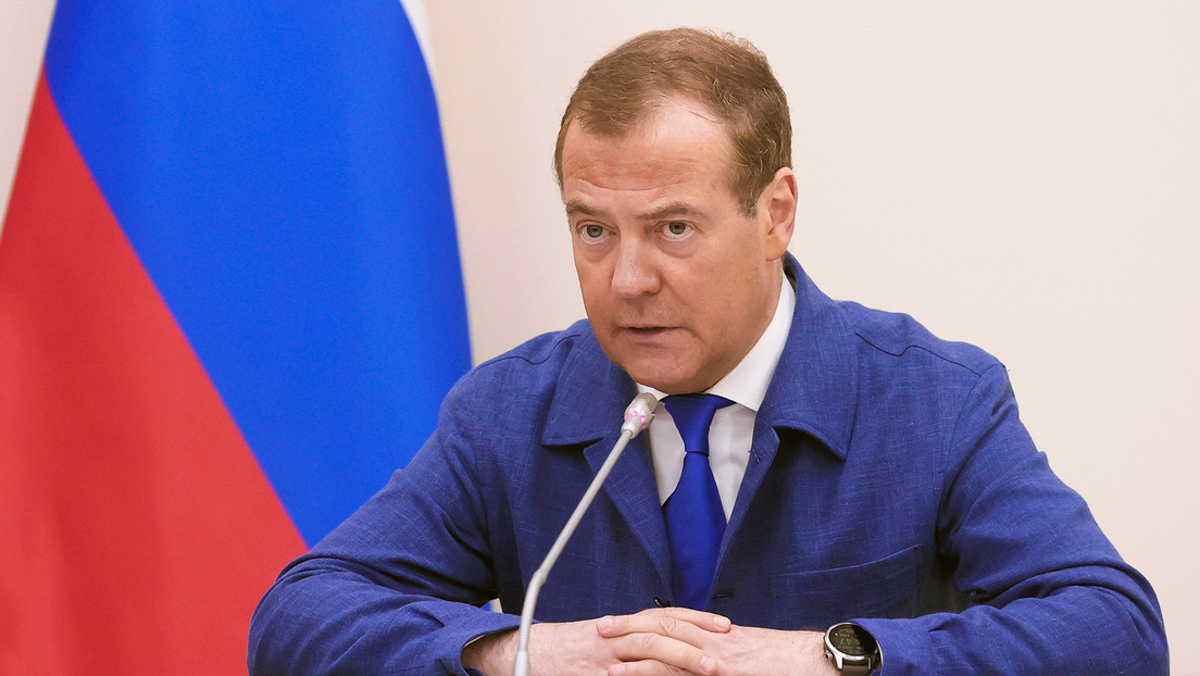 Medvédev revela cómo podría terminar "en unos días" el conflicto en Ucrania
