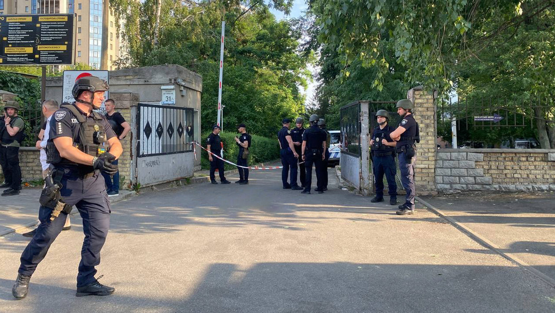 Un hombre detona varios artefactos explosivos en un tribunal de Kiev