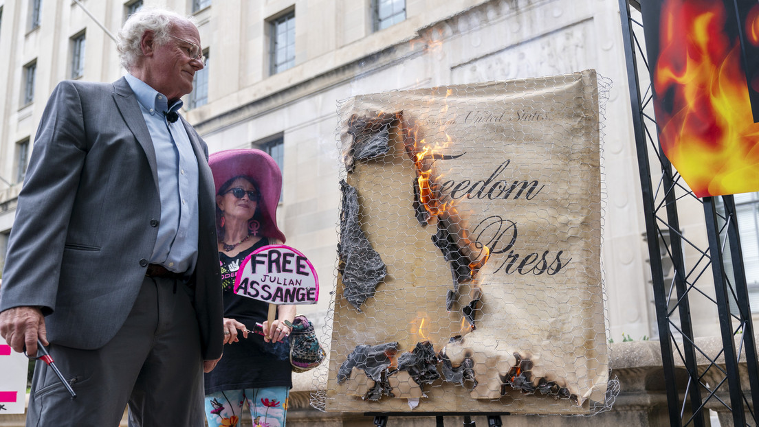 Manifestación en defensa de Julian Assange frente al Departamento de Justicia de EE.UU. culmina con detenciones