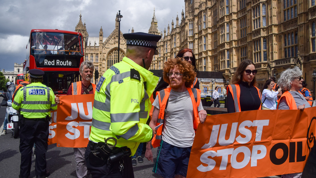 Ambientalistas bloquean el tráfico y enfurecen a conductores en Londres, al lanzar su "mayor semana de acción"
