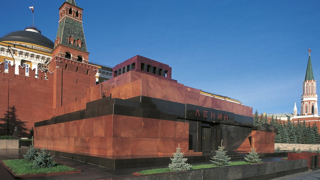 Hombre trata de prender fuego al mausoleo de Lenin en el centro de Moscú