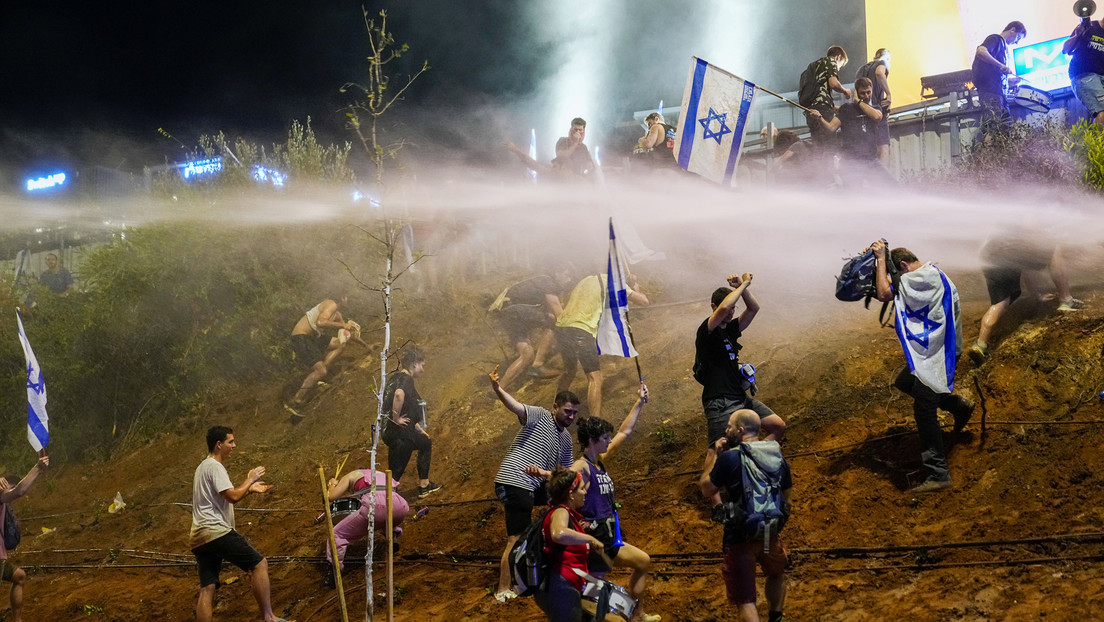 Choques con policías, detenciones, cortes de vías: Israelíes vuelven a inundar las calles en contra de la reforma judicial (VIDEOS)