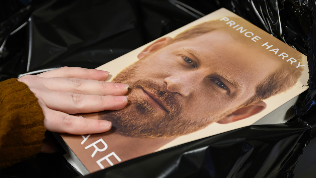 Los viajeros británicos tiran a la basura el libro 'Spare' del príncipe Enrique