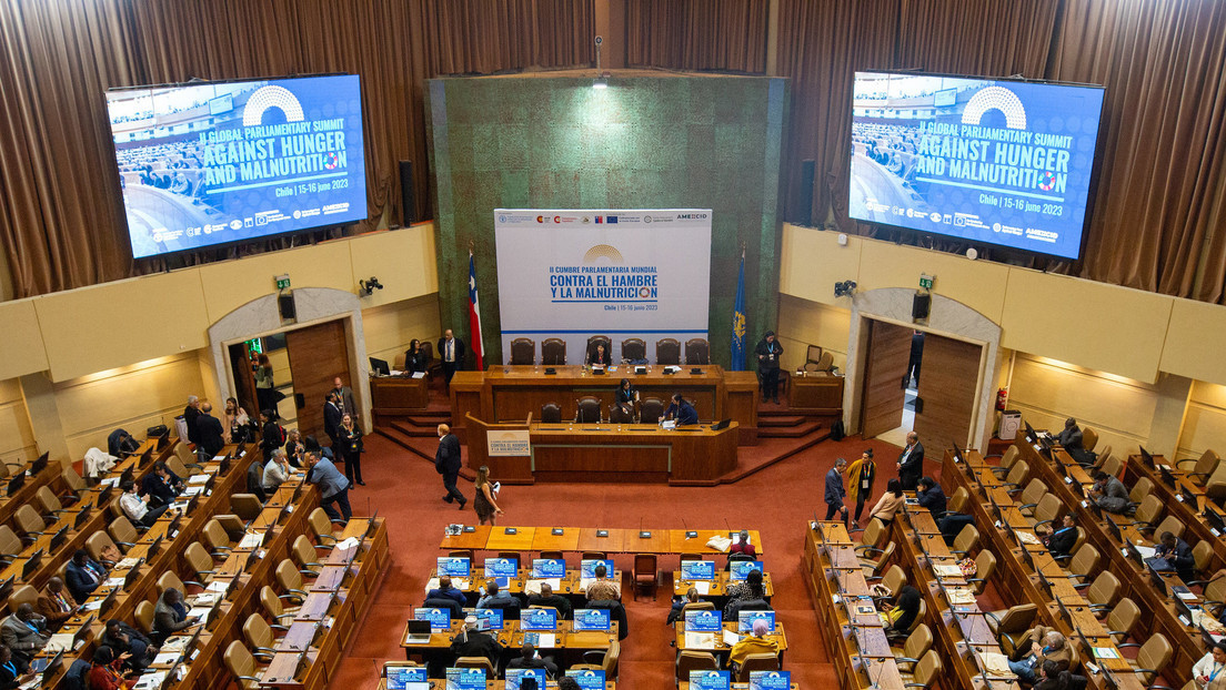 Cámara chilena de diputados pide a Boric revocar Comisión contra la Desinformación