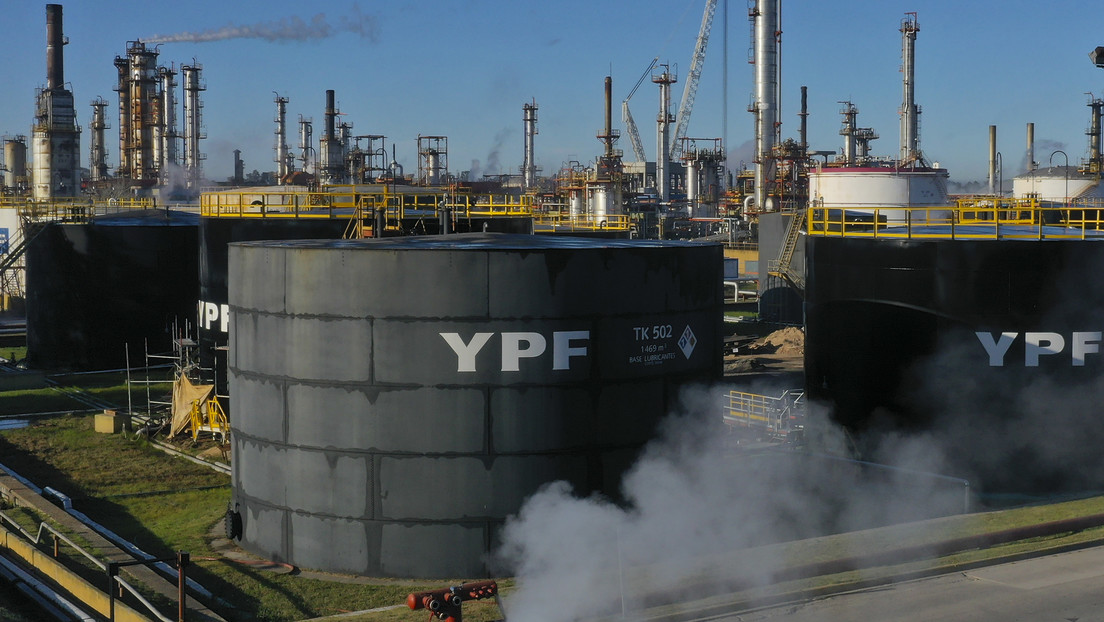 Argentina enfrenta en tribunal de EE.UU. la demanda de 'fondos buitre' por la expropiación de YPF