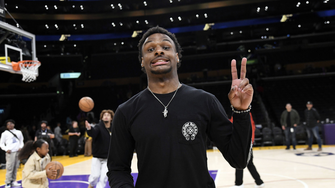 LeBron James comparte un video de su hijo recuperándose a días de sufrir un paro cardíaco