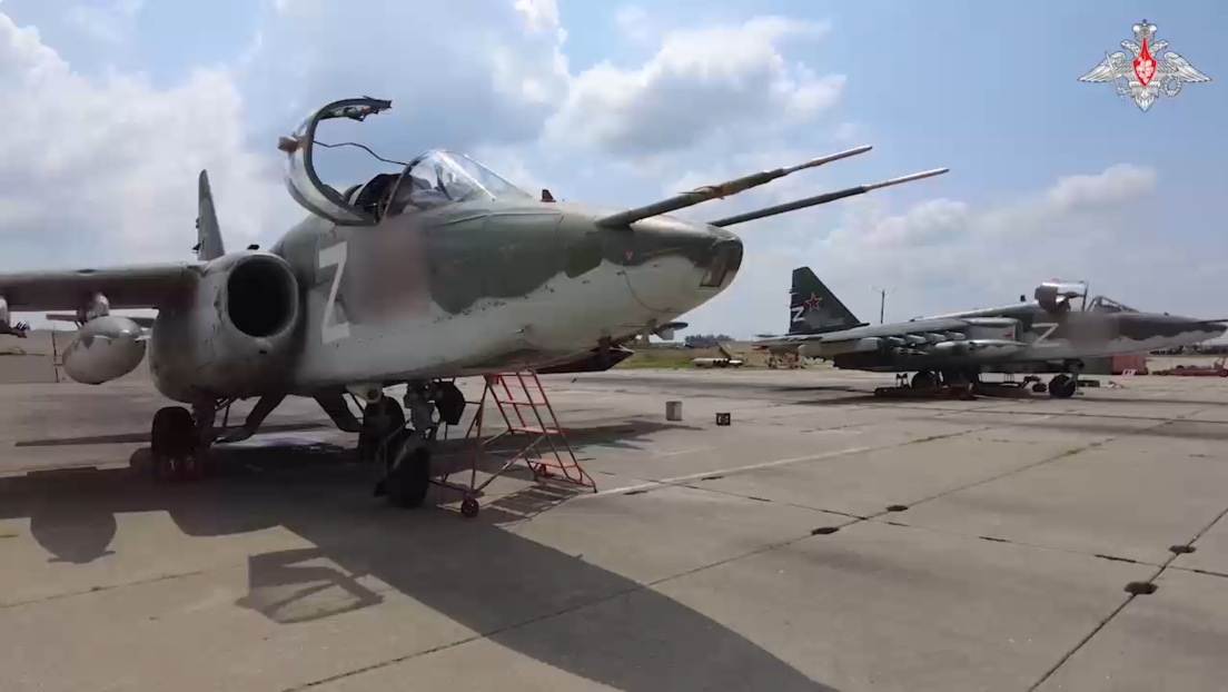 VIDEO: Aviones de combate rusos Su-25 destruyen posiciones ucranianas