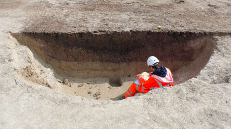 Enormes pozos hallados en un yacimiento de Inglaterra asombran a los arqueólogos