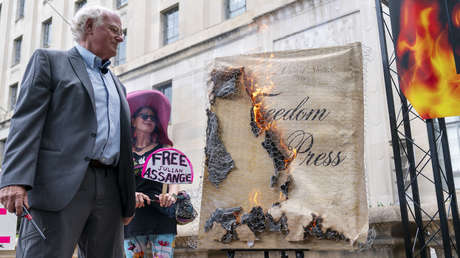Manifestación en defensa de Julian Assange frente al Departamento de Justicia de EE.UU. culmina con detenciones