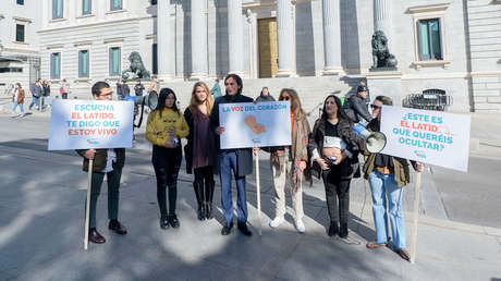 Vox se compromete a derogar las leyes del aborto, trans y de la eutanasia en España