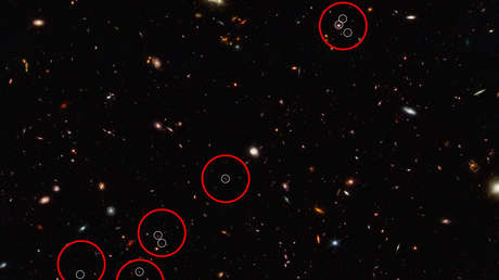 El James Webb descubre el primer hilo de antiguas galaxias que forman parte de una "telaraña cósmica"